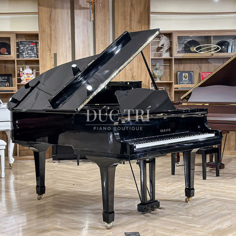 Yamaha C3B Grand Piano