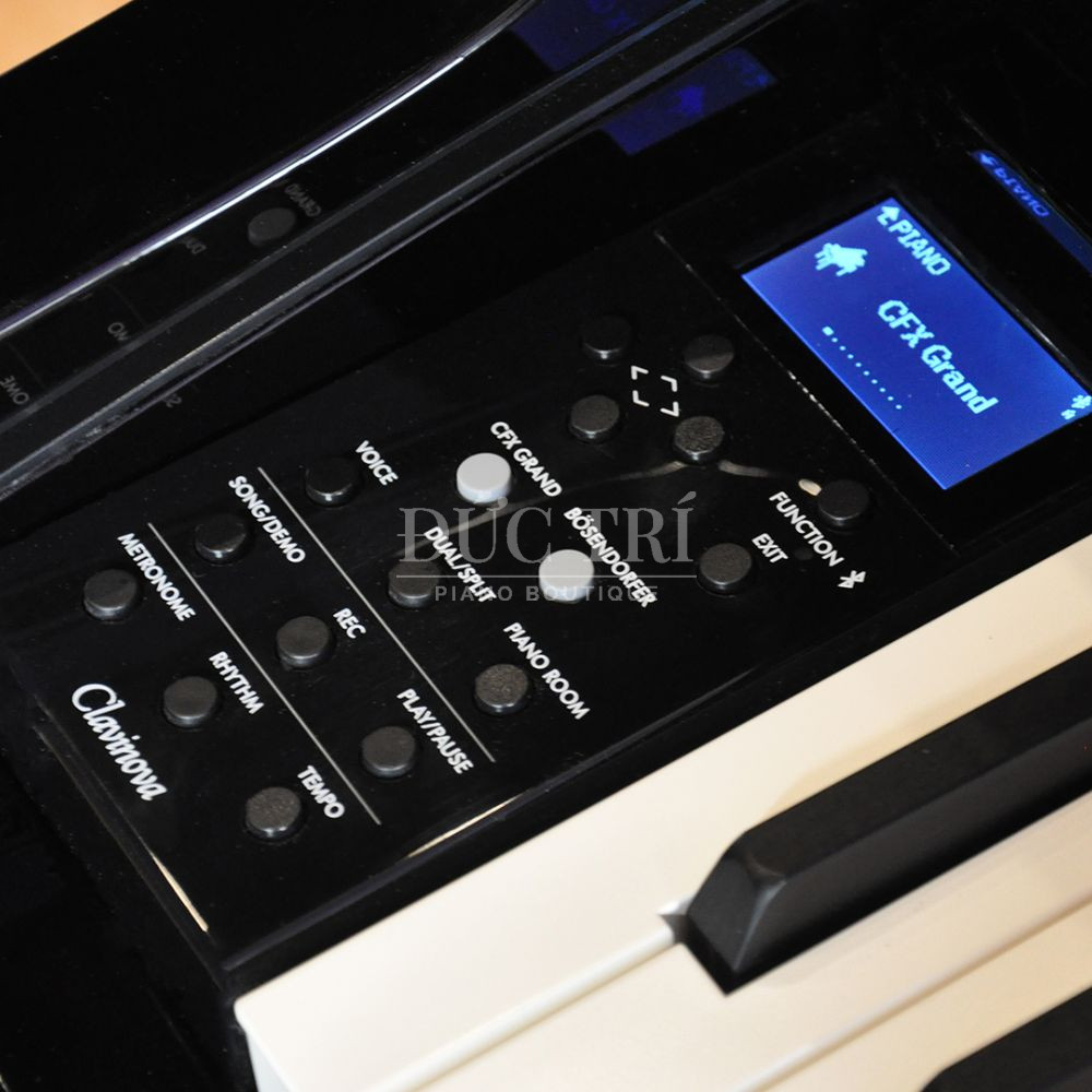 Mang hinh LCD tren Yamaha CLP 765GP Yamaha CLP-765GP Màng hình LCD trên Yamaha CLP-765GP