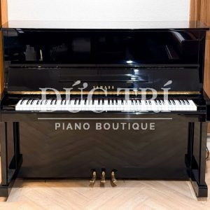 Mặt trước của đàn Yamaha U10Bl