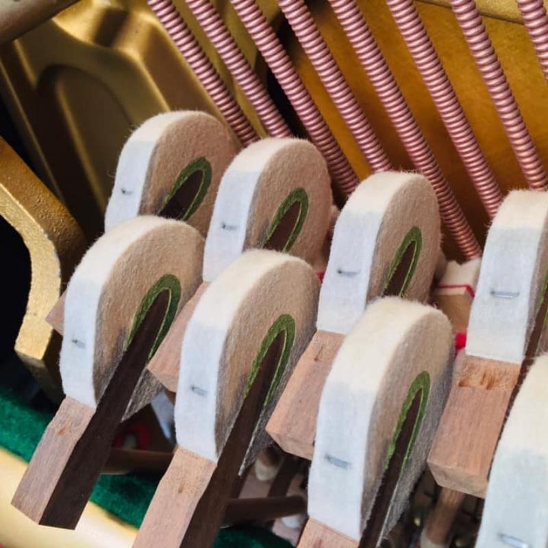 Búa đàn Yamaha UX5