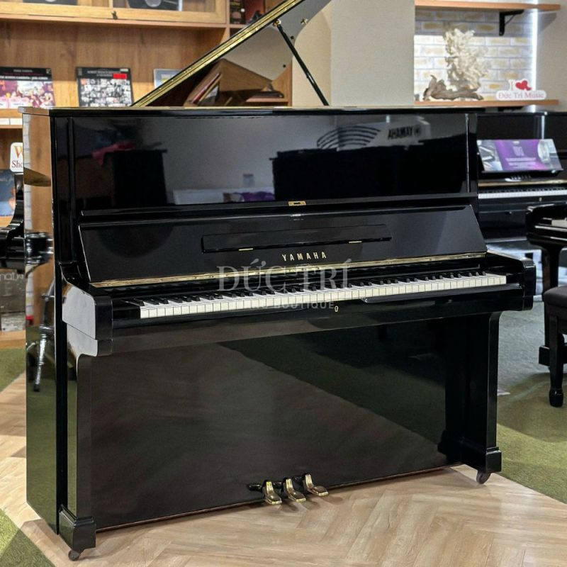 Chân đàn trên đàn Yamaha U2G