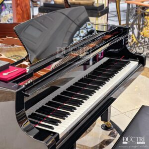 Chiếc đàn Piano Yamaha DC6X có cơ chế đóng nắp chậm