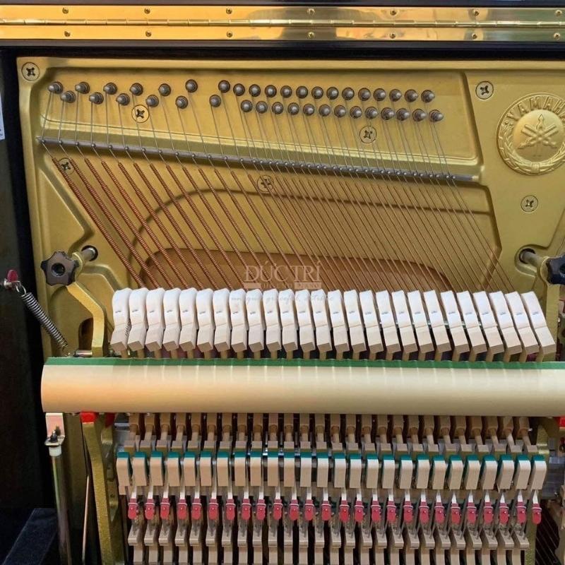 Nội thất và bộ máy đàn Yamaha U2G