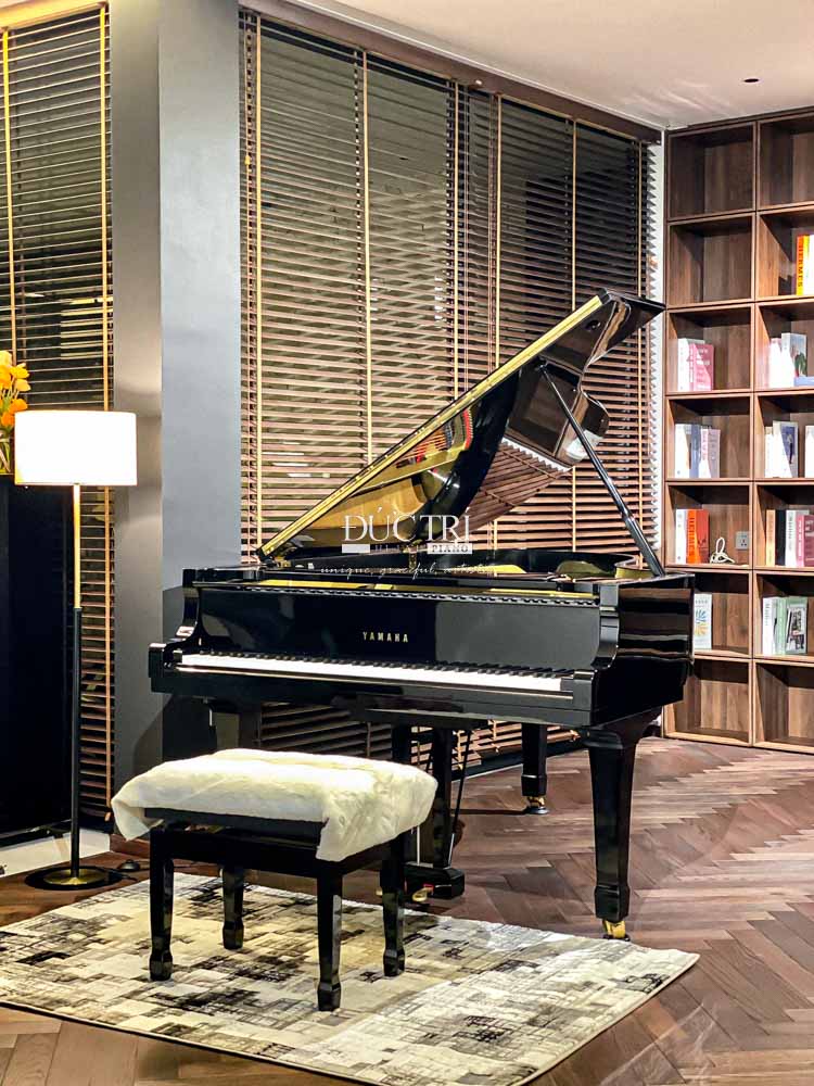 Đàn Piano yamaha G3E tại trung tâm phòng làm việc