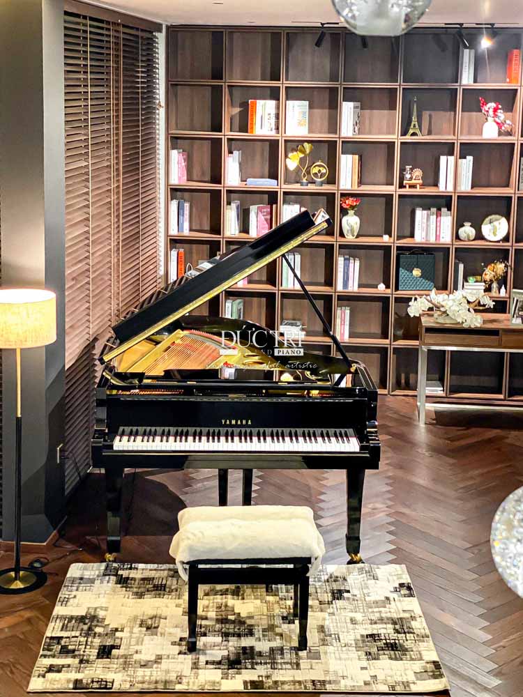 Chiếc Đàn Grand Piano Yamaha G3E được gia chủ đặt để sang trọng giữa một không gian sống đẹp đẽ và tinh tế.