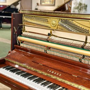 Bộ máy đàn của đàn Yamaha U300mhc