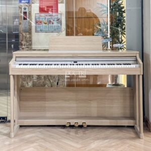Đàn Piano Roland RP701 được trưng bày tại Showroom của Piano Đức Trí