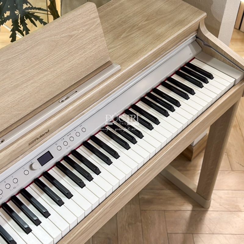 Góc chéo của Đàn Piano Roland RP701