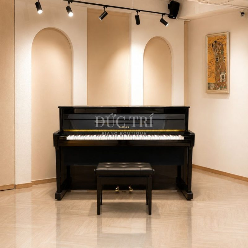 Góc chính diện đàn piano điện giả cơ Yamaha DUP10 màu đen sang trọng