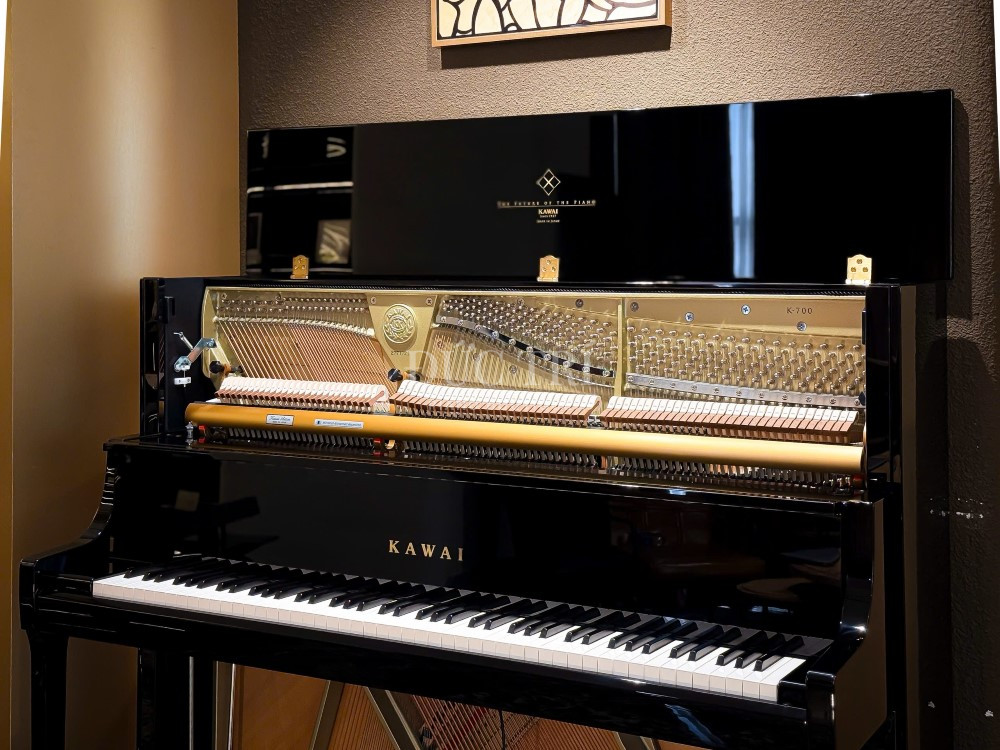 Hình ảnh phím đàn và bộ máy đàn trên đàn kawai K700