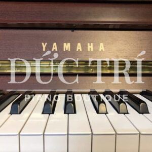 Logo Yamaha trên đàn Yamaha DUP7