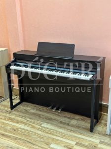 Màu đen trên đàn Roland HP702