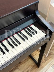 Phím đàn trên đàn Roland HP702