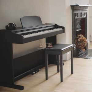 Đàn Piano Roland RP102 được bàn giao và trưng bày tại nhà của khách hàng