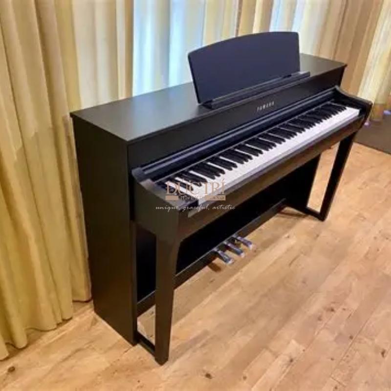 Yamaha CLP-745 được trưng bày tại nhà