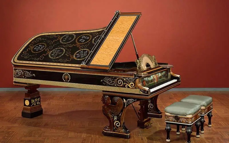 Đàn Steinway Alma-Tadema  giữ vị trí cuối cùng trong danh sách top 10 với giá trị ước tính 1.2 triệu USD