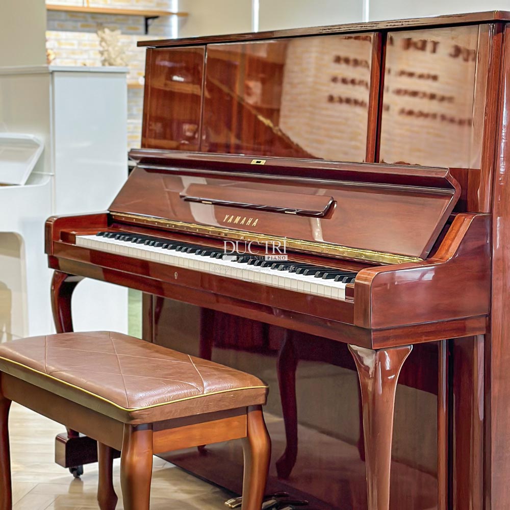 Đàn piano cơ màu nâu Yamaha tại Piano Đức Trí