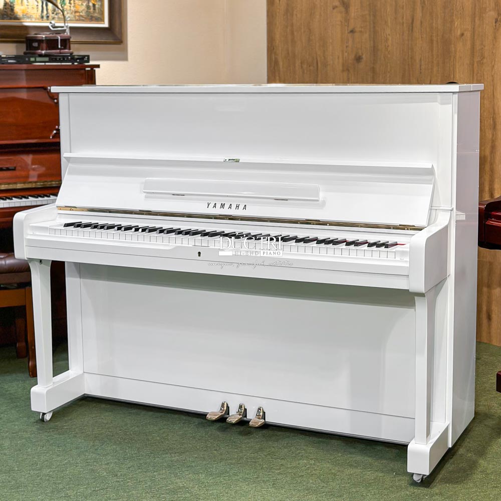 Đàn piano cơ Upright Yamaha màu trắng tại Piano Đức Trí