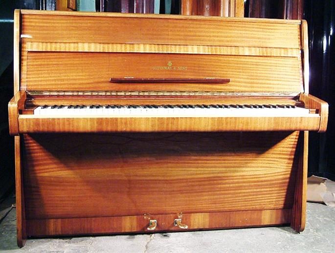 Steinway Model Z giữ vị trí thứ năm trong danh sách những cây đàn piano đắt nhất thế giới, với giá trị ước tính 2.1 triệu USD