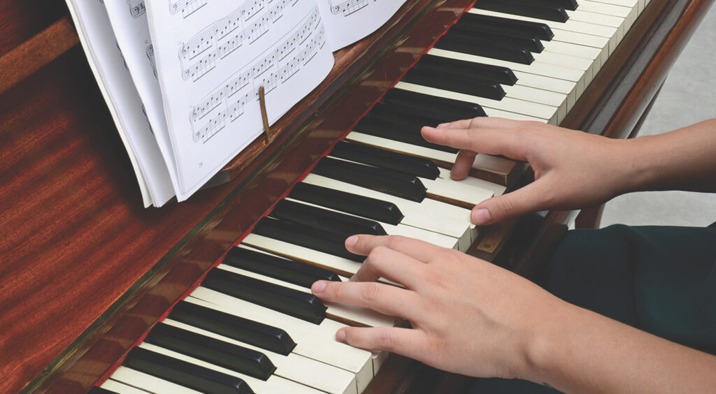 Đây là phương pháp học nhạc lý piano cơ bản và phổ biến nhất, thích hợp cho những người có nhiều thời gian luyện tập