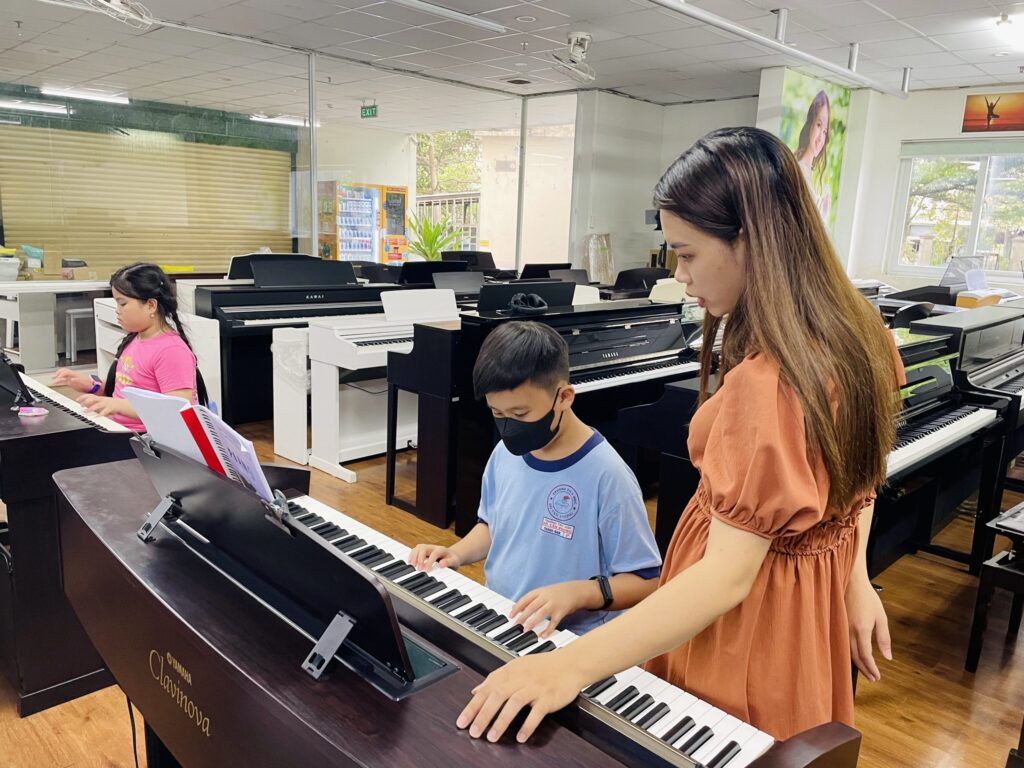 Khoá học piano bao nhiêu tiền tại trung tâm hữu ích 