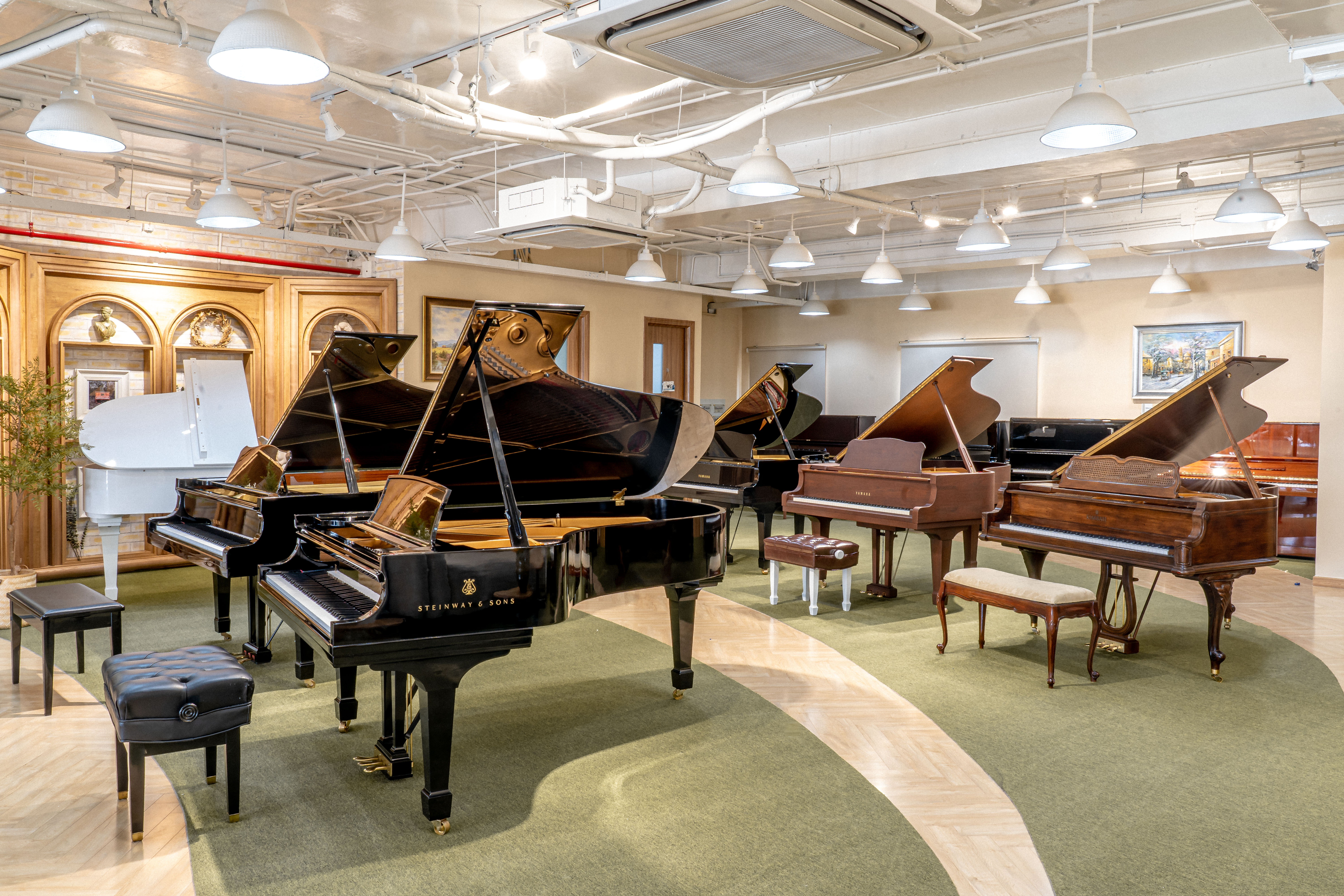 Piano Đức Trí có showroom rộng rãi tại Tân Bình, thành phố Hồ Chí Minh