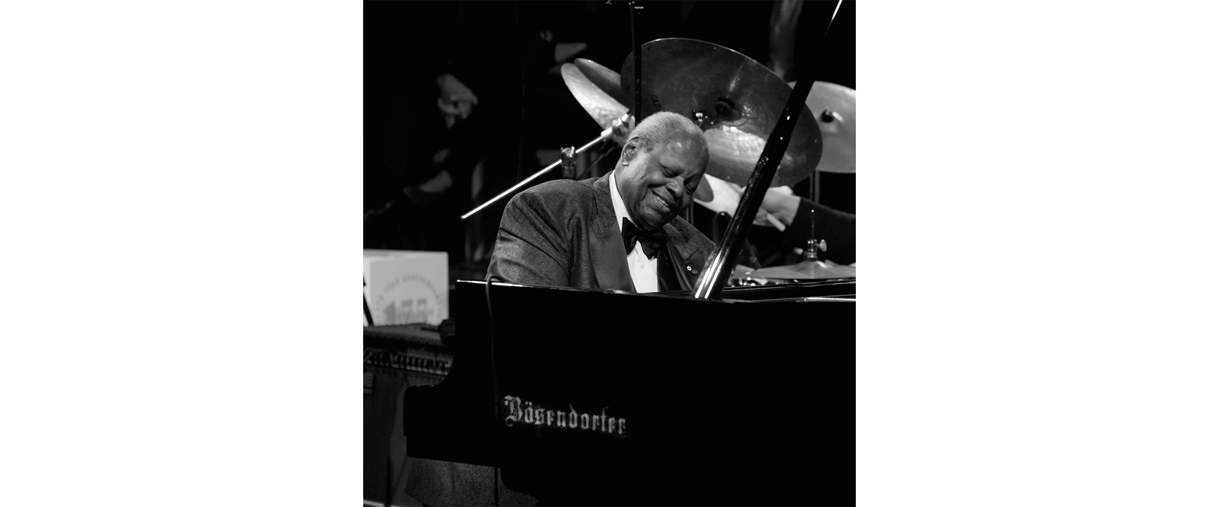 Ảnh kỷ niệm khi Oscar Peterson lần đầu chơi trên đàn piano Bösendorfer