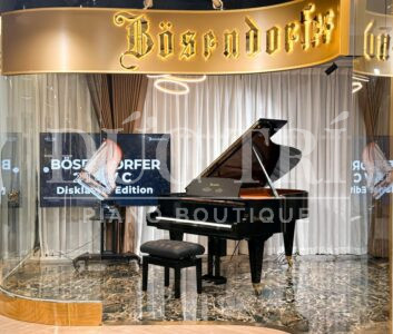 Bosendorfer 214VC Disklavier Edition đang được trưng bày tại Showroom của Đức Trí Piano Boutique