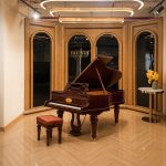 Bösendorfer Chopin - Chi tiết đàn piano mahogany cổ điển trong salon châu Âu vòm lớn
