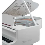 Các chi tiết kim loại được mạ vàng trắng 24kt trên Bösendorfer Cocteau 214VC