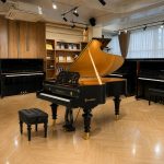Đàn Bösendorfer Strauss đặt trong phòng trưng bày