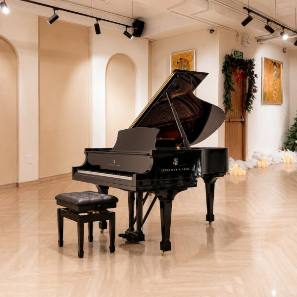 Đàn Steinway M170 đang được trưng bày tại Đức Trí Piano Boutique