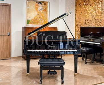 Đàn Yamaha GC1 Silent khi mở nắp đàn