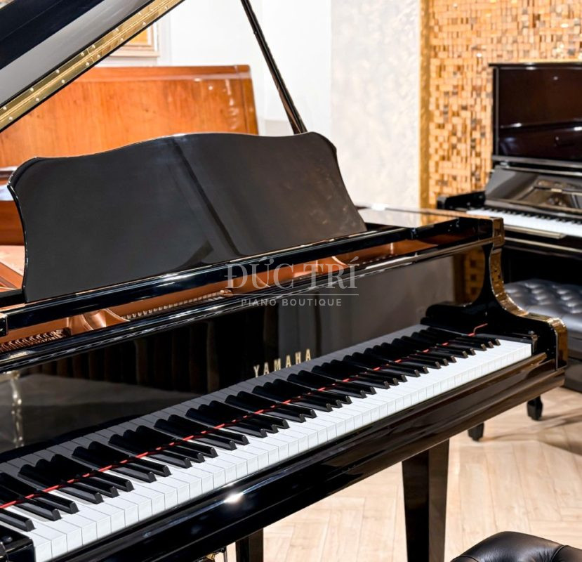 Đàn Yamaha GC1 Silent nhìn từ phía trên
