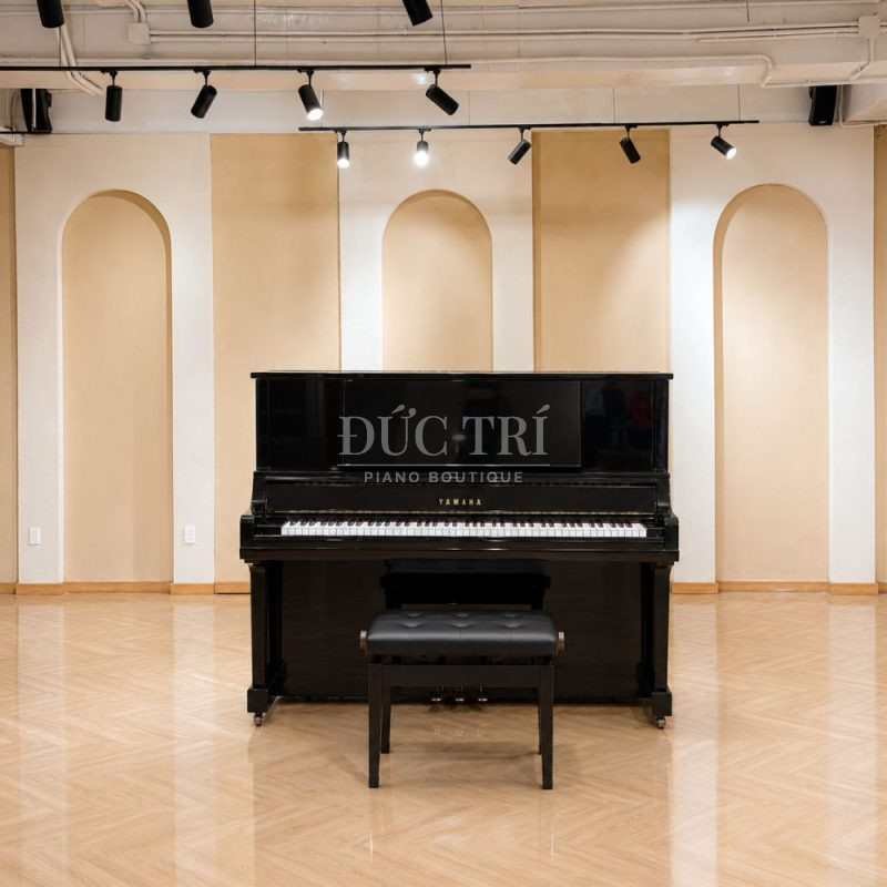 Đàn piano Yamaha UX30A được trưng bày tại Đức Trí Piano Boutique