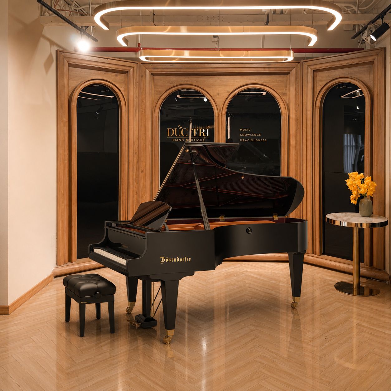 Đàn piano cơ Bösendorfer 280VC đặt trong sảnh trưng bày vòm gỗ