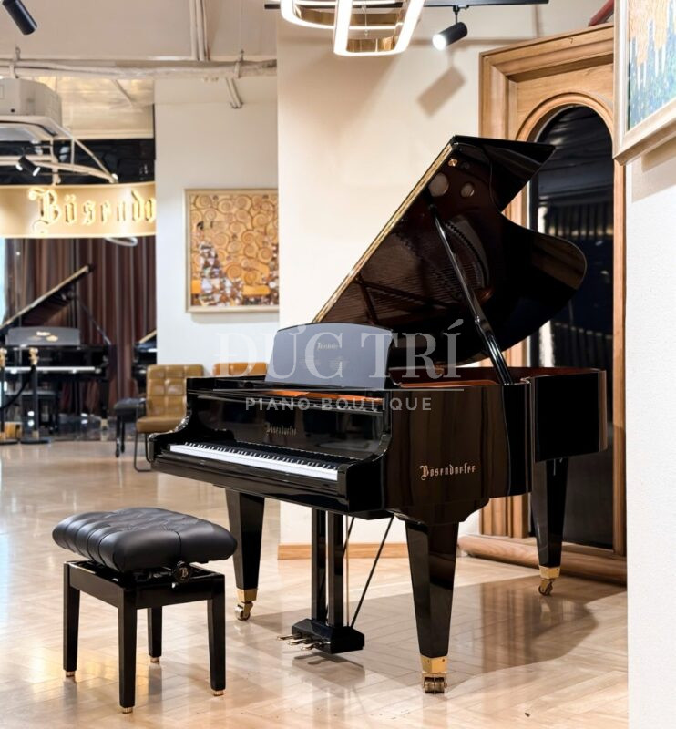 Goc canh dan Bosendorfer 185VC So sánh đàn piano Steinway và Bösendorfer Góc cạnh đàn Bosendorfer 185VC