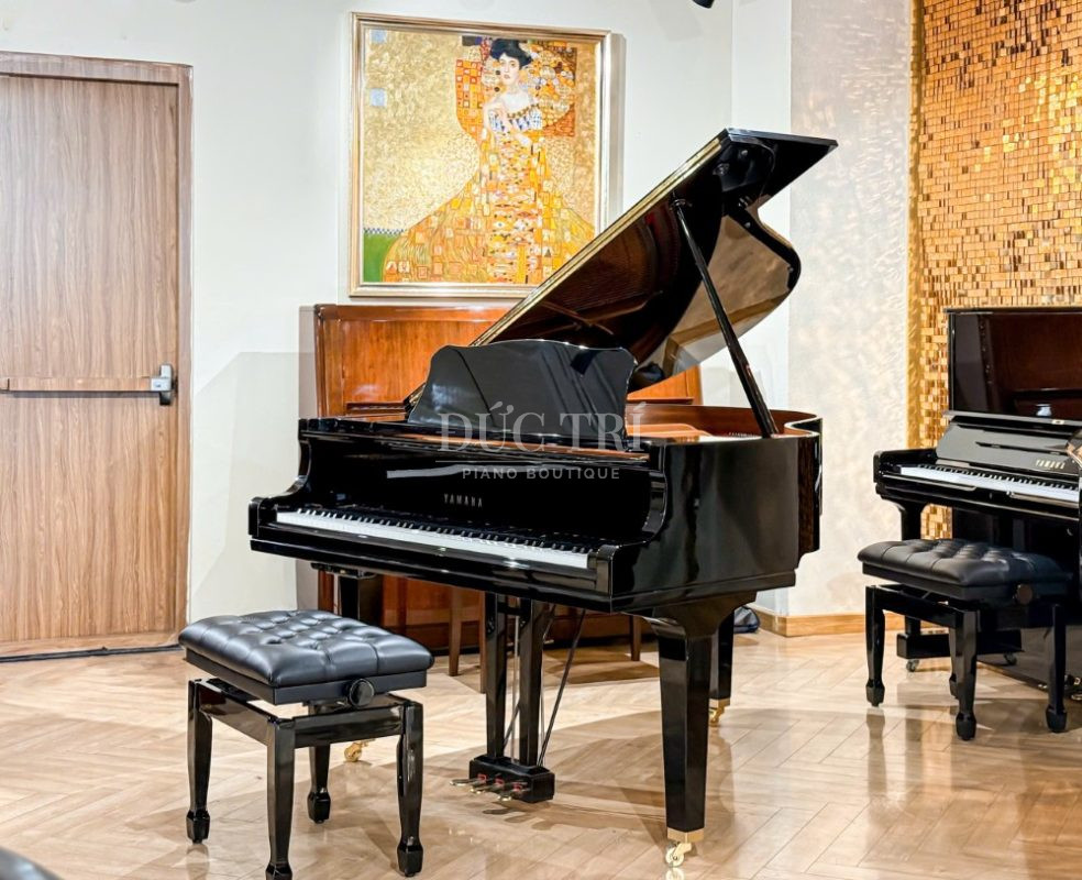 Hệ thống 3 pedal trên đàn Yamaha GC1 Silent