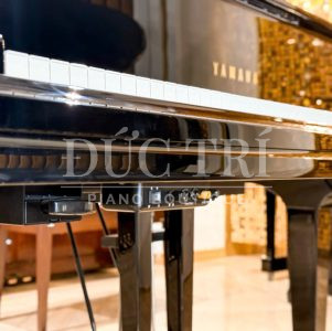 Hệ thống phím chỉnh và kết nối trên đàn Yamaha GC1 Silent