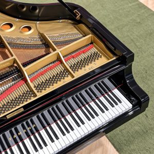 Hình ảnh đàn Yamaha c5e từ trên xuống