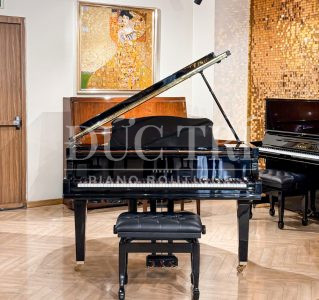 Phía chính diện đàn Yamaha GC1 Silent