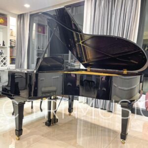 Phía sau đàn piano Yamaha GC1