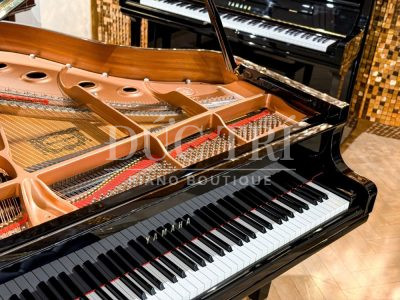 Phím đàn và soundborad trên đàn Yamaha GC1 Silent