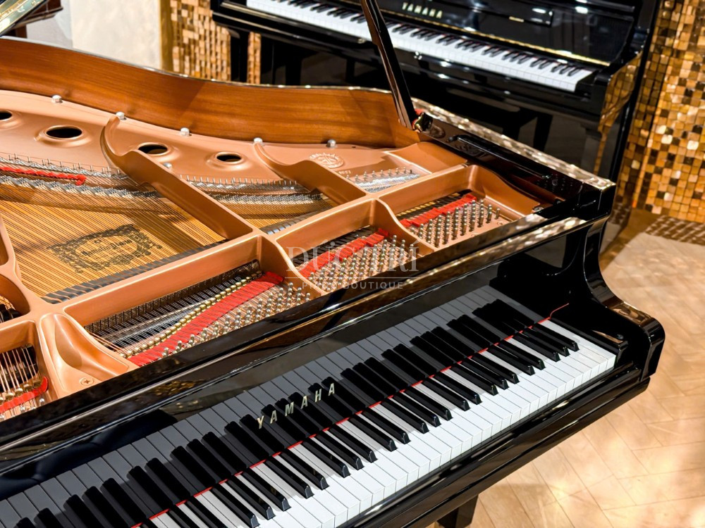 Phím đàn và soundborad trên đàn Yamaha GC1 Silent