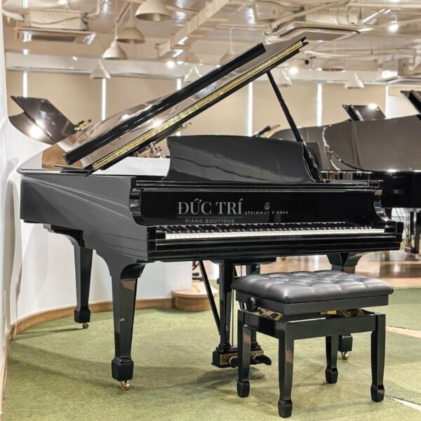 Piano Steinway M170 được trưng bày tại Showroom của Piano Đức Trí