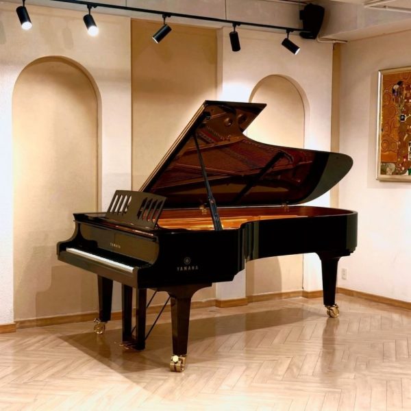 Yamaha CFX