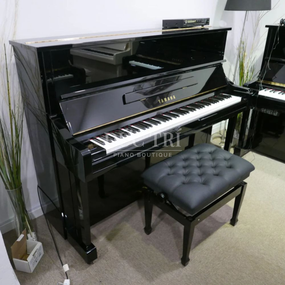 Yamaha YU1 2 Đàn Piano Yamaha YU1 có thế kế sang trọng và tinh tế