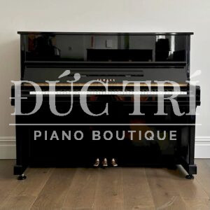 Đàn Piano Yamaha YU1 được chế tác bằng gỗ vân sam nguyên tấm