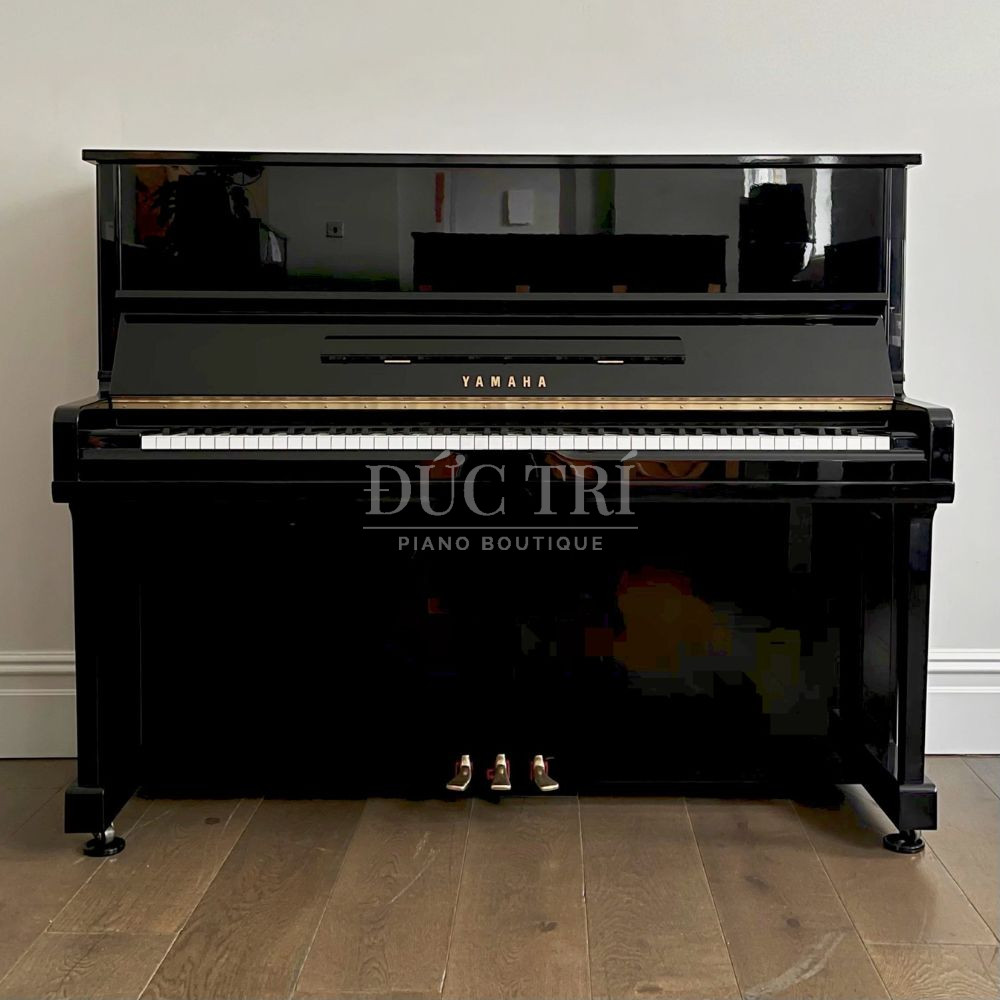 Yamaha YU1 1 Đàn Piano Yamaha YU1 được chế tác bằng gỗ vân sam nguyên tấm