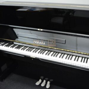 Yamaha SX101 sở hữu hệ thống 3 pedal tiêu chuẩn